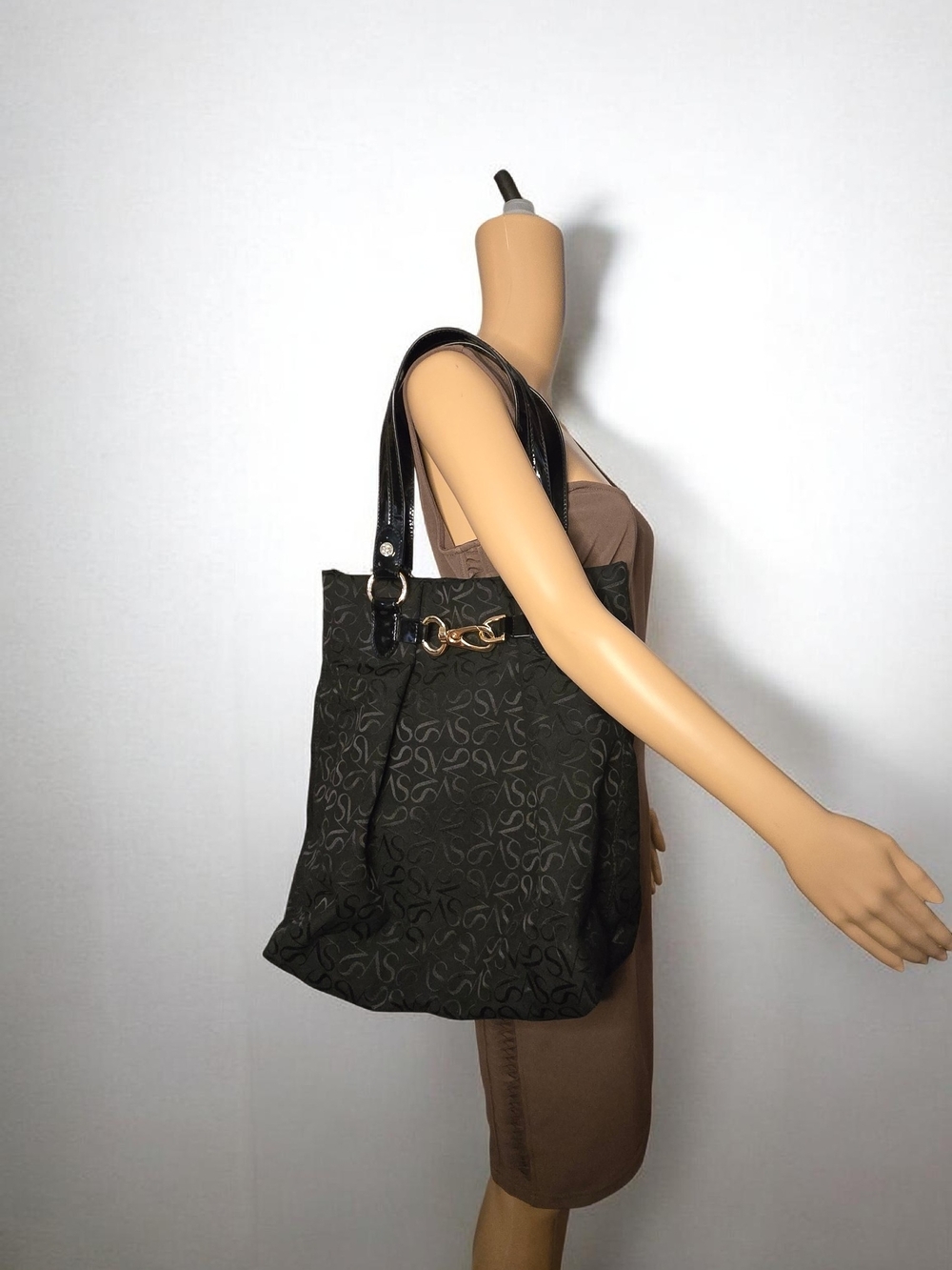 Simply Vera Wang Black Patterned Patent Tote Bag with Gold Hardware